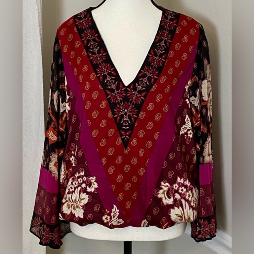 White House Black Market V Neck Blouson Top Size Large Bell Sleeves Burgundy Red